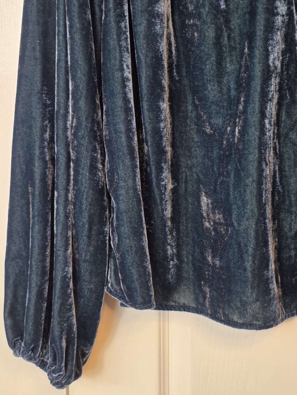 Evereve Yana Ruffled Crushed Velvet Deep Teal Women's Top Medium - Picture 6 of 9